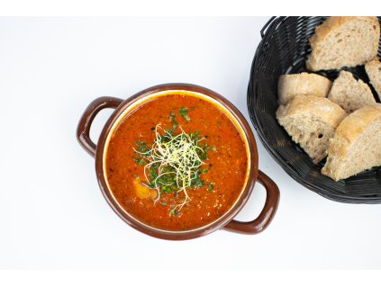 Gulášová polévka s mletým masem a brambory 