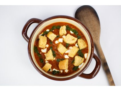 Tomatová polévka z pečených rajčat s bazalkou a olivovým olejem 