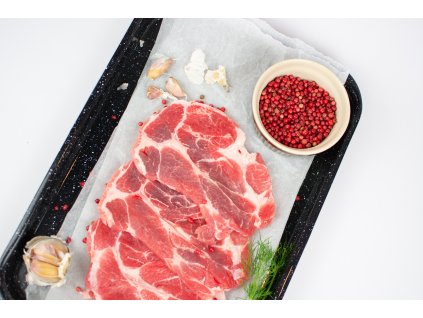 Vepřová krkovice naložená s hořčicí v černém pivu