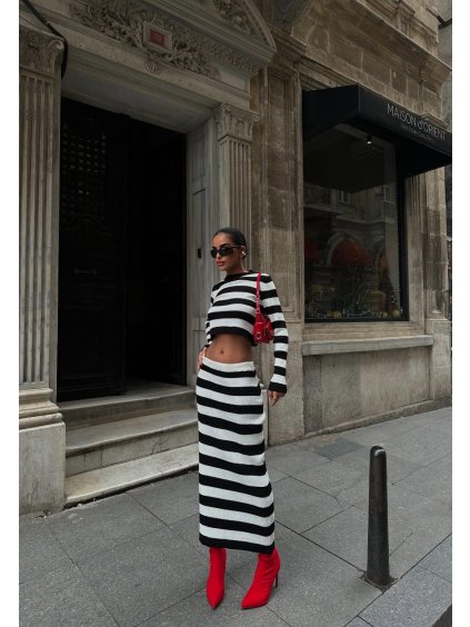 Pásikavý sukňový komplet