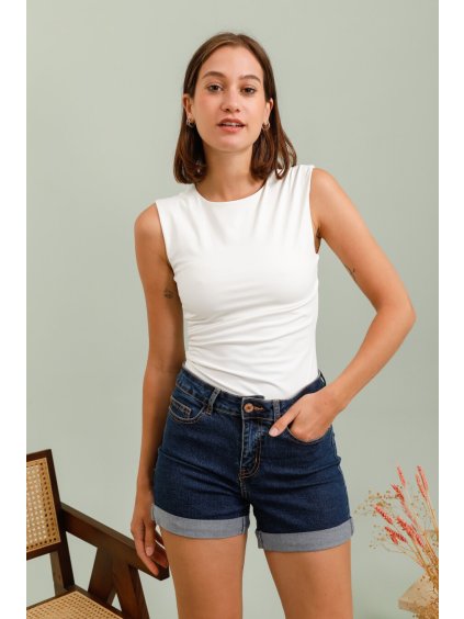 Priliehavé body biele