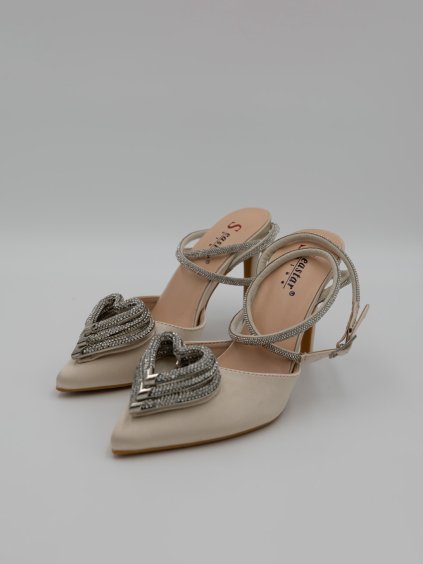 Béžové sandále s ozdobou