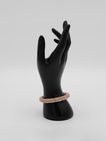 Náramok s lesklými detailmi