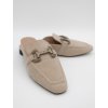 Béžové semišové mokasíny so sponou