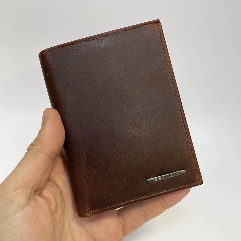 Pánská kožená peněženka Bellugio na výšku bez zapínání s vlastním monogramem