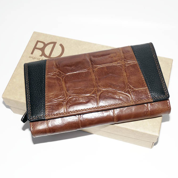 Dámská hnědá kožená peněženka COMBO LEATHER s monogramem a vlastním textem – perfektní dárek pro maminku