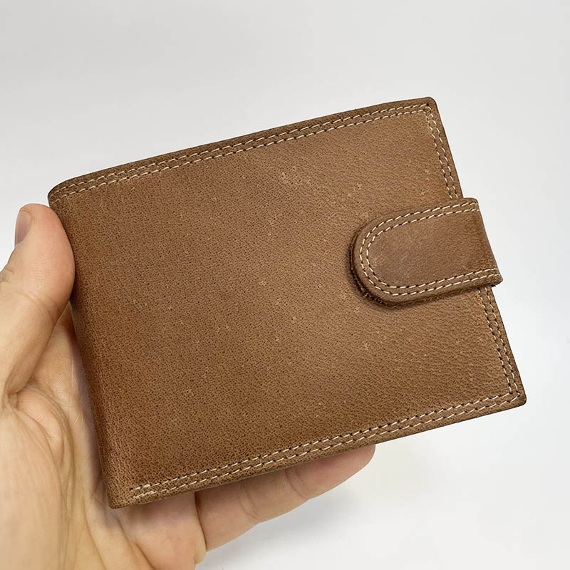 Pánská kožená peněženka Tiger Leather světle hnědá na šířku se zapínáním | Pravá kůže, monogram, laserová personalizace
