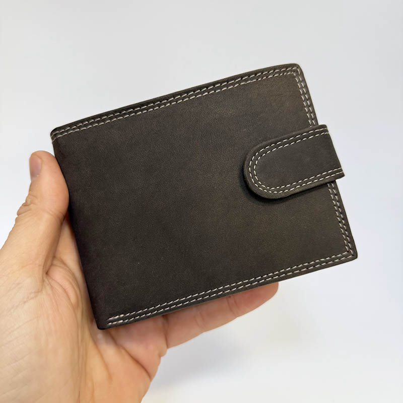 Pánská tmavě hnědá kožená peněženka Tiger Leather se zapínáním a monogramem