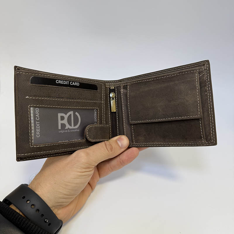 Pánská tmavě hnědá kožená peněženka Tiger Leather na šířku bez zapínání s monogramem
