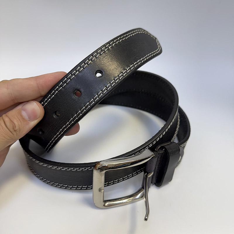Pánský kožený pásek s gravírováním a monogramem | Tvujoriginal.cz