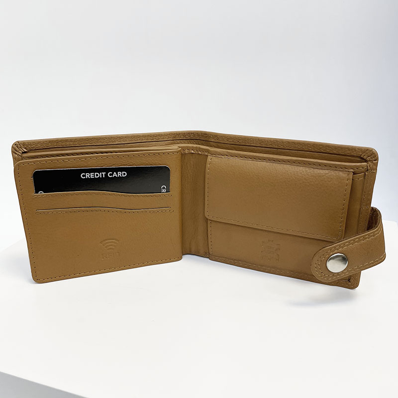 Pánská hnědá kožená peněženka BEORIGINAL Leather s RFID ochranou a monogramem | Styl a bezpečí