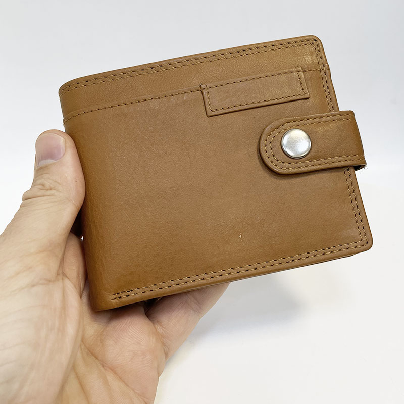 Pánská hnědá kožená peněženka BEORIGINAL Leather s RFID ochranou a monogramem | Styl a bezpečí