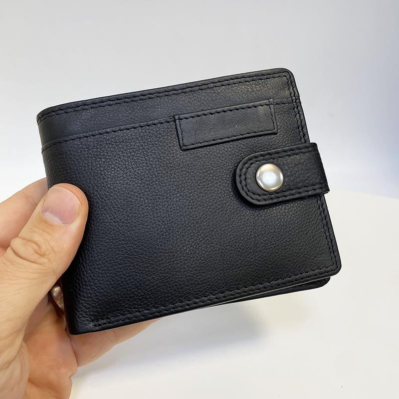 Kožená pánská peněženka s monogramem – ruční práce
