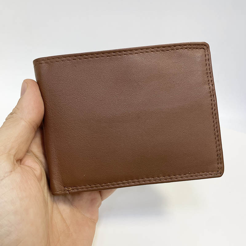 Hnědá pánská kožená peněženka BEORIGINAL – monogram, text nebo fotka