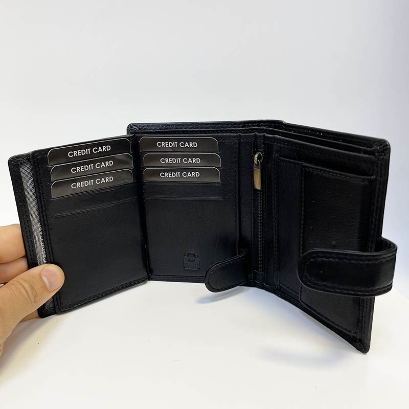 Černá pánská peněženka z měkčené kůže – s monogramem, kvalitní ruční výroba