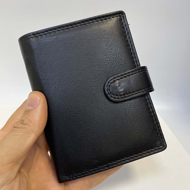 Černá pánská peněženka z měkčené kůže – s monogramem, kvalitní ruční výroba