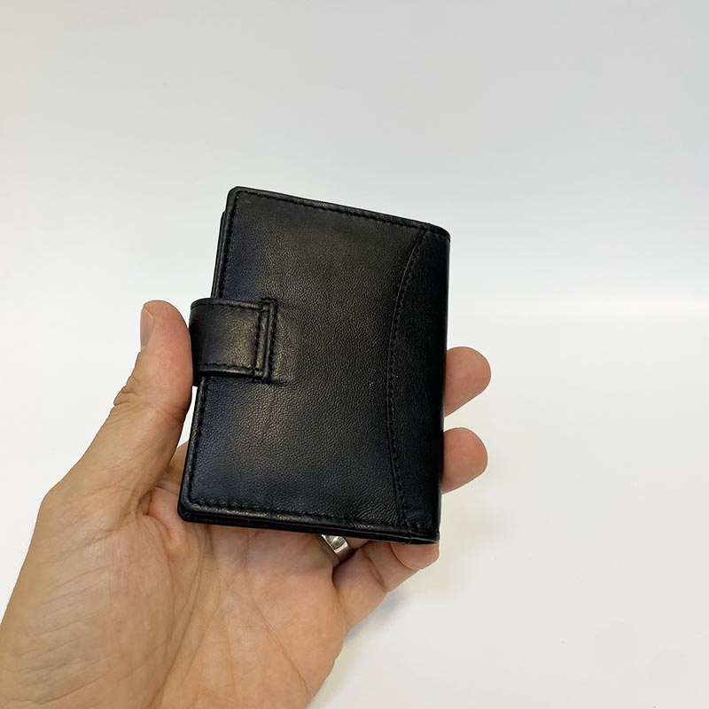 Kompaktní kožená dokladovka s monogramem zdarma | BEORIGINAL