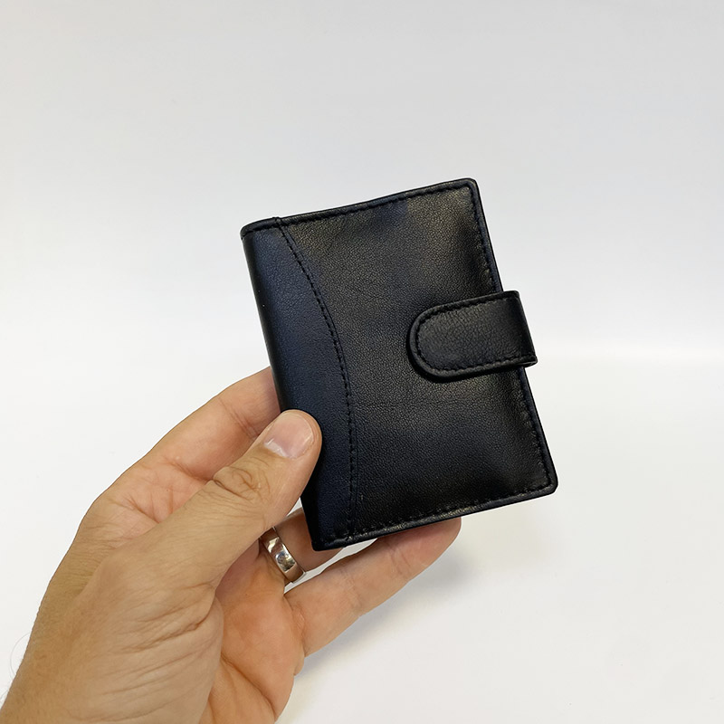 Kompaktní kožená dokladovka s monogramem zdarma | BEORIGINAL