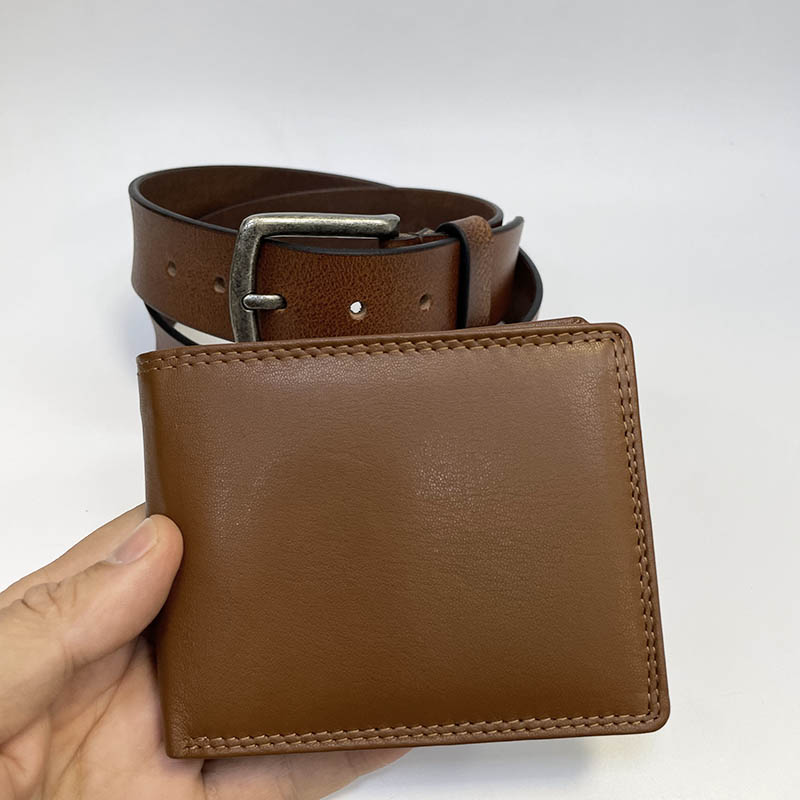 Luxusní světle hnědý set NAPPA – peněženka bez zapínání + pásek s monogramem