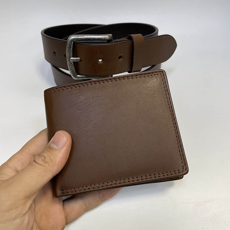 Stylový hnědý pánský set NAPPA – peněženka bez zapínání + pásek s monogramem