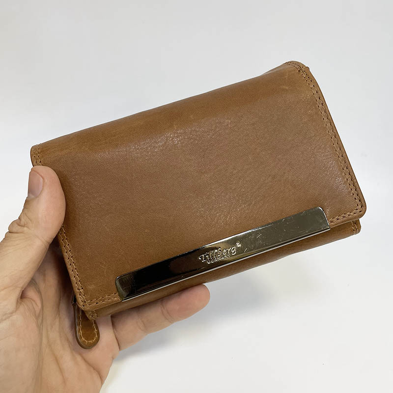 Hnědá kožená peněženka TILLBERG s RFID, monogramem nebo fotkou