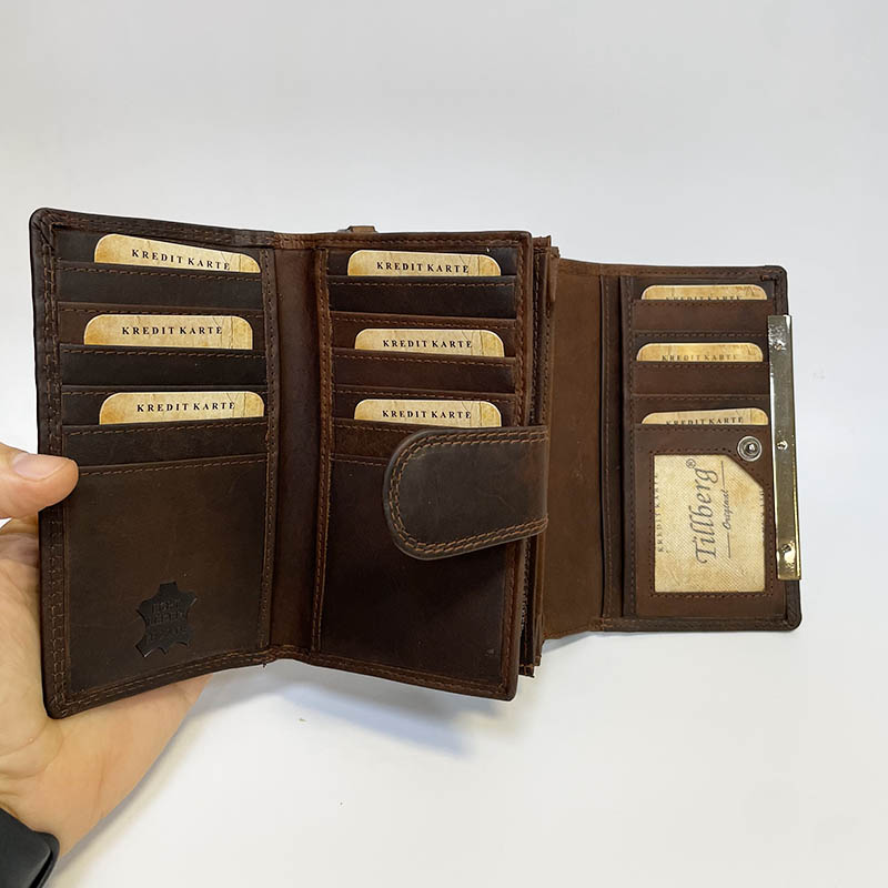 Tmavě hnědá kožená peněženka TILLBERG LEATHER s RFID a vlastním motivem