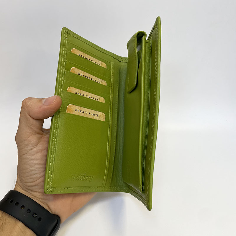 Zelené kožené pouzdro TILLBERG s monogramem, textem nebo fotografií