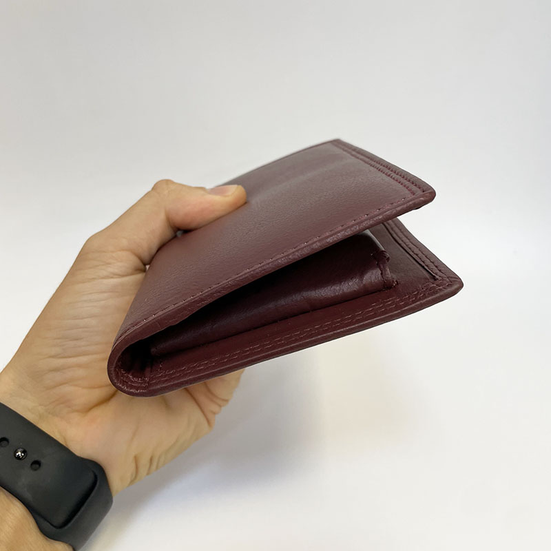 Vínové kožené pouzdro s monogramem, textem nebo fotkou | TILLBERG Leather