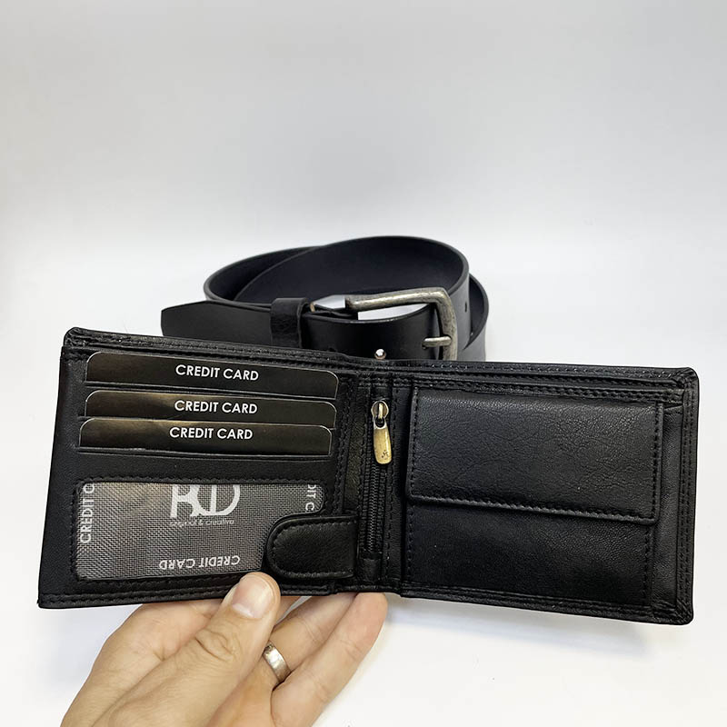Černý kožený set peněženka a pásek s monogramem