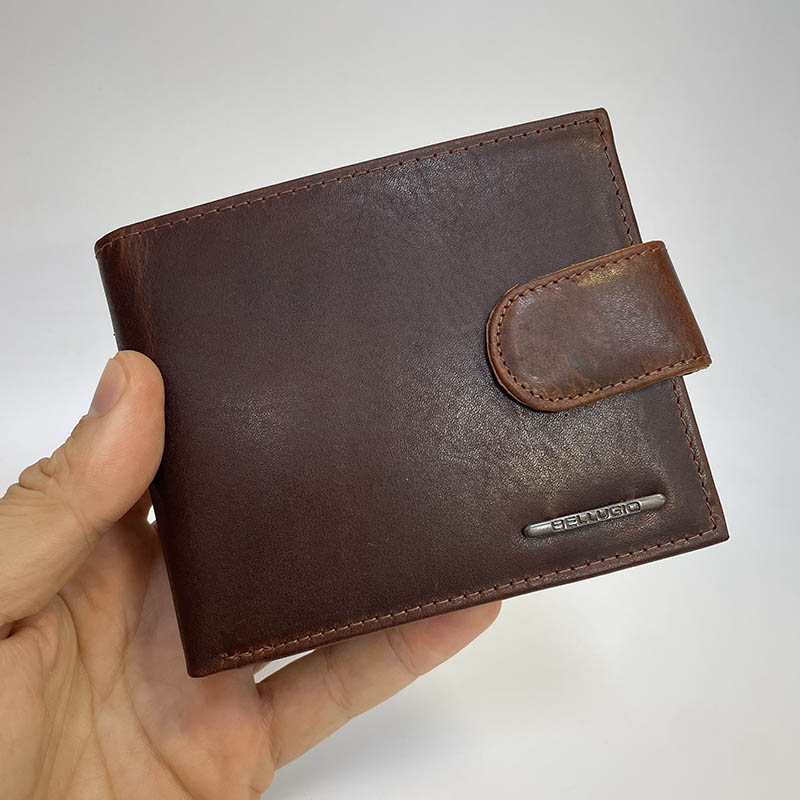 Luxusní pánská kožená peněženka Bellugio Leather RFID hnědá se zapínáním a monogramem