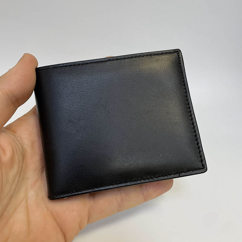 Kožená dolarovka s monogramem – elegantní peněženka z pravé kůže