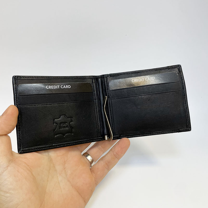 Kožená dolarovka s monogramem – elegantní peněženka z pravé kůže