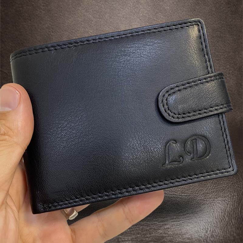 Peněženka černá s ražbou monogramu