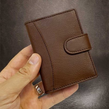 Kompaktní čokoládově hnědá kožená dokladovka peněženka BEORIGINAL Leather s tvým vlastním monogramem (ražba)