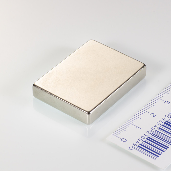 neodymovy-magnet-hranol-40x30x7-n