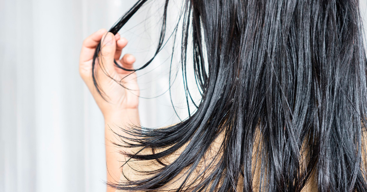 10 prohřešků, po kterých se vám rychleji mastí vlasy