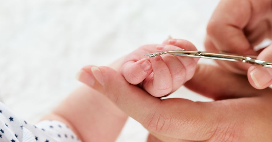 Nehty u miminek: Se stříháním počkejte a trénujte při spánku