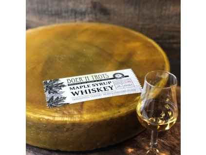 Syr s javorovým sirupom a whisky