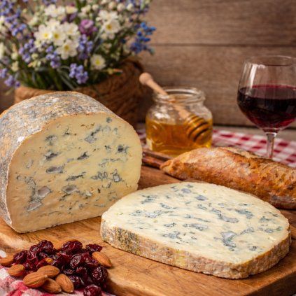 Fourme d’Ambert AOP francúzsky modrý syr