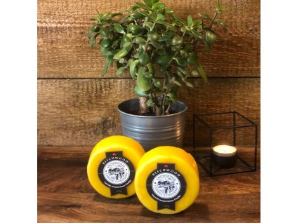 Snowdonia syr cheddar beechwood udený na dreve