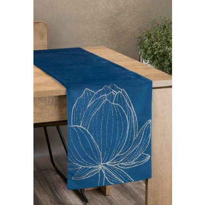 73062 modry zamatovy behun na stol blink12 s kvetinovym vzorom 35x140 cm