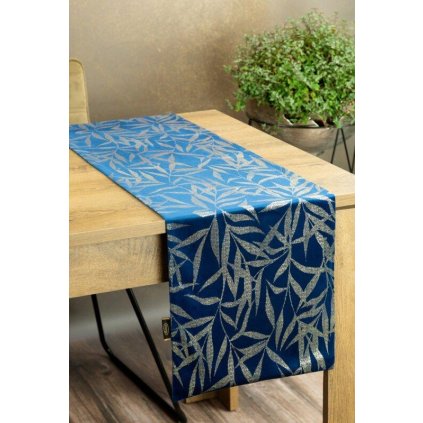 73326 modry zamatovy behun na stol blink15 s kvetinovym vzorom 35x220 cm
