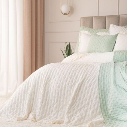 75696 kremovy prehoz na postel s volanom werona 200x220 cm