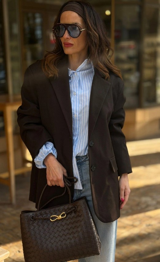 Outfit so sakom a rifľami: 7 kombinácií, ktoré fungujú
