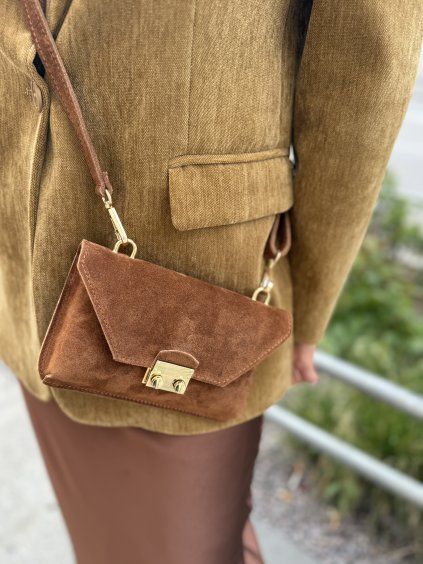 Hnedá semišová crossbody kabelka