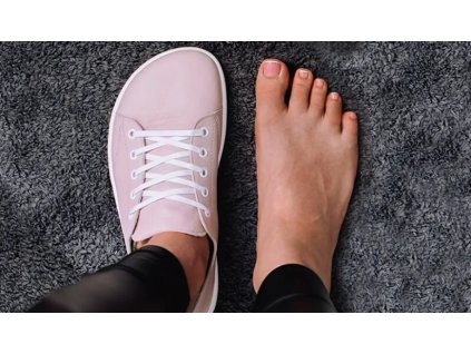 barefoot boty noha koberec