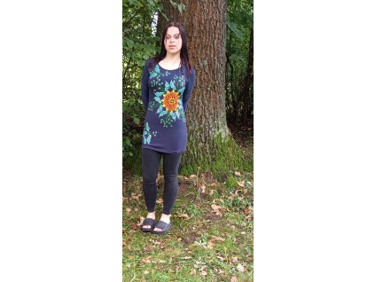 Triko šatové s dlouhým rukávem tmavé modré s motivem barevných motýlů a květin