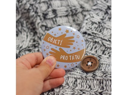 Připínáček - Objetí pro tátu