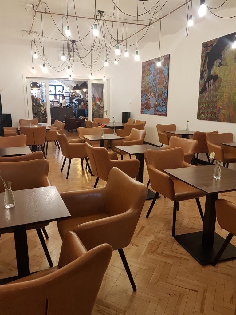 Dubové stoly z masívu pre HORECA segment