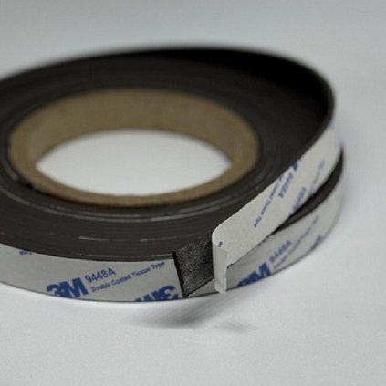 Magnetický pásek se silnou samolepicí vrstvou 3M, 15x2 mm, 102 g/cm2, silný anizotropní, délka - 1 m (Počet kusů 1 m)